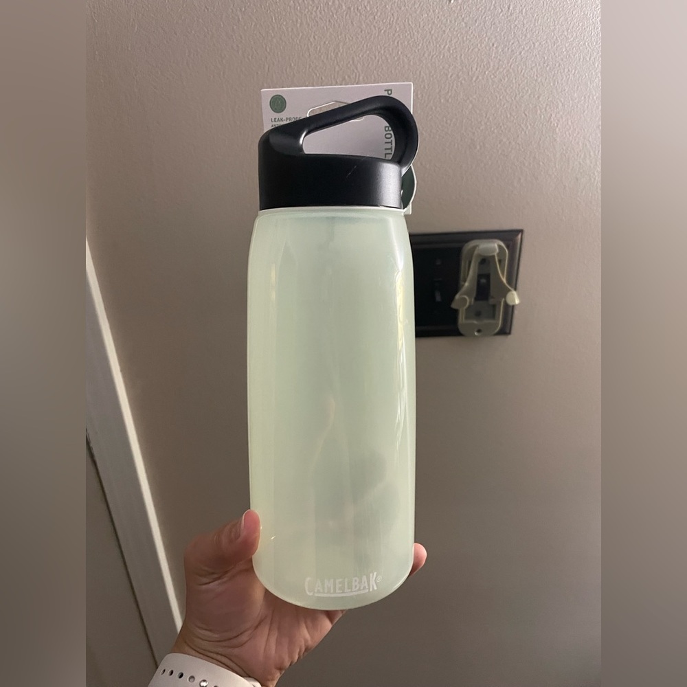 NWT Camelbak Twist Top Waterbottle